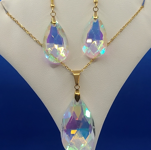 NWT Simulated Mercury Topaz Earrings and Pendant Necklace - Picture 7 of 12